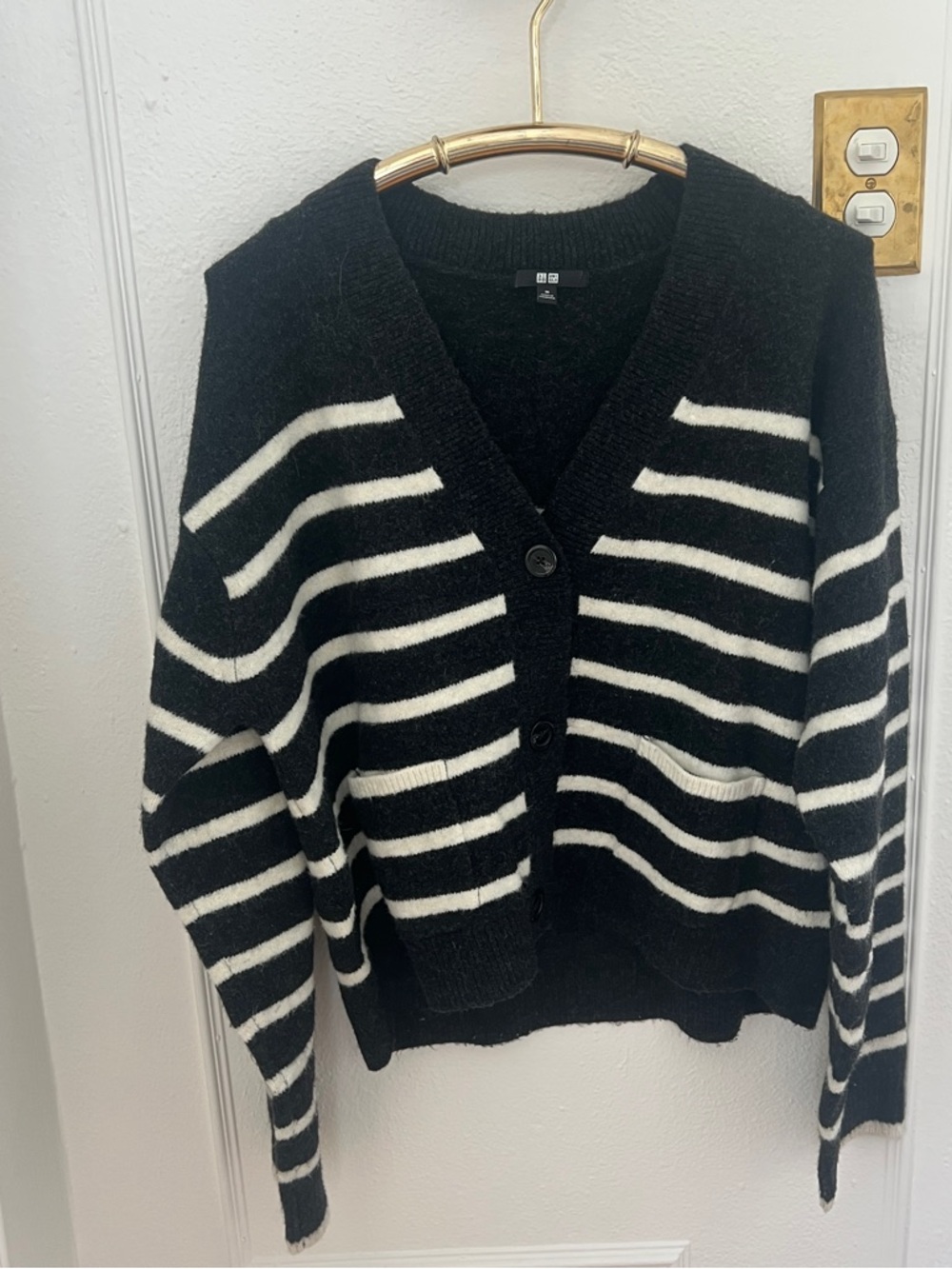 Uniqlo Black V-Neck Knit Sweater